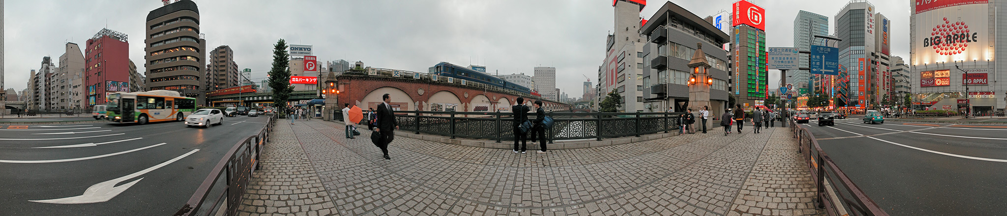 万世橋から撮影した交通博物館のパノラマ